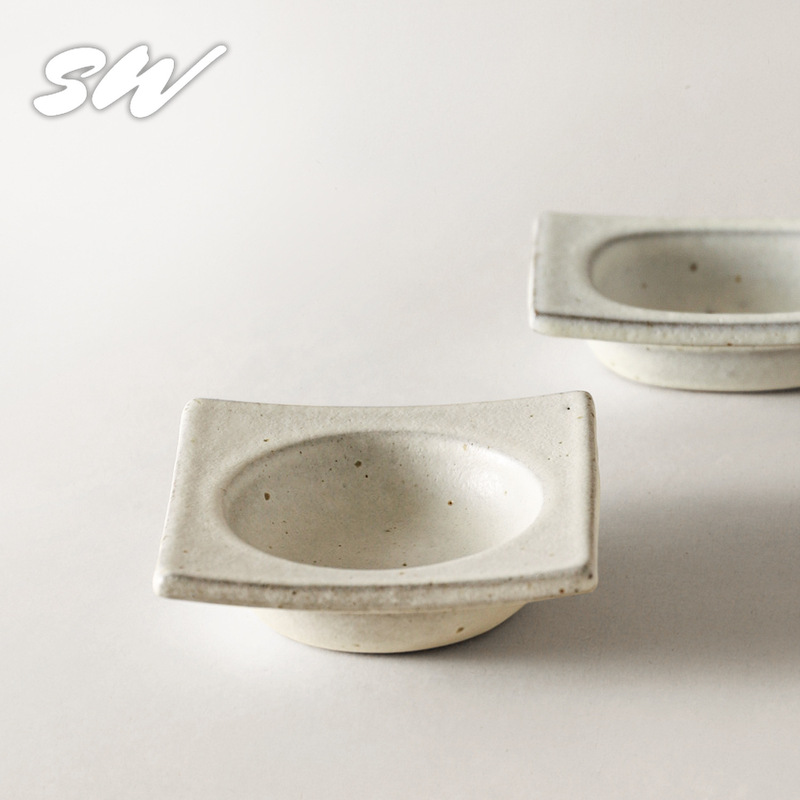 Japanese-Style Retro Rustic Ceramic Dipping Sauce Dish for Home Use, Suitable for Seasoning, Soy Sauce, Vinegar, Hot Pot, Barbecue, and Snacks
