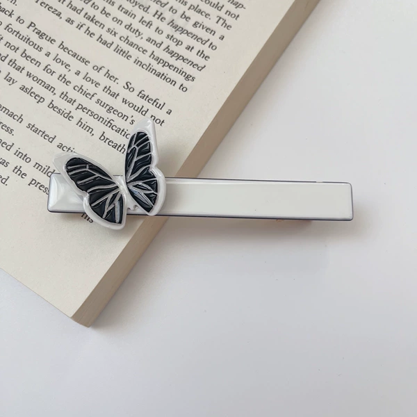 White butterfly-9cm*1.2cm 10g