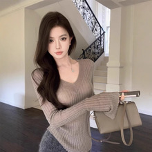 美式灰色V领针织内搭打底衫女秋冬2024新款修身显瘦收腰辣妹上衣