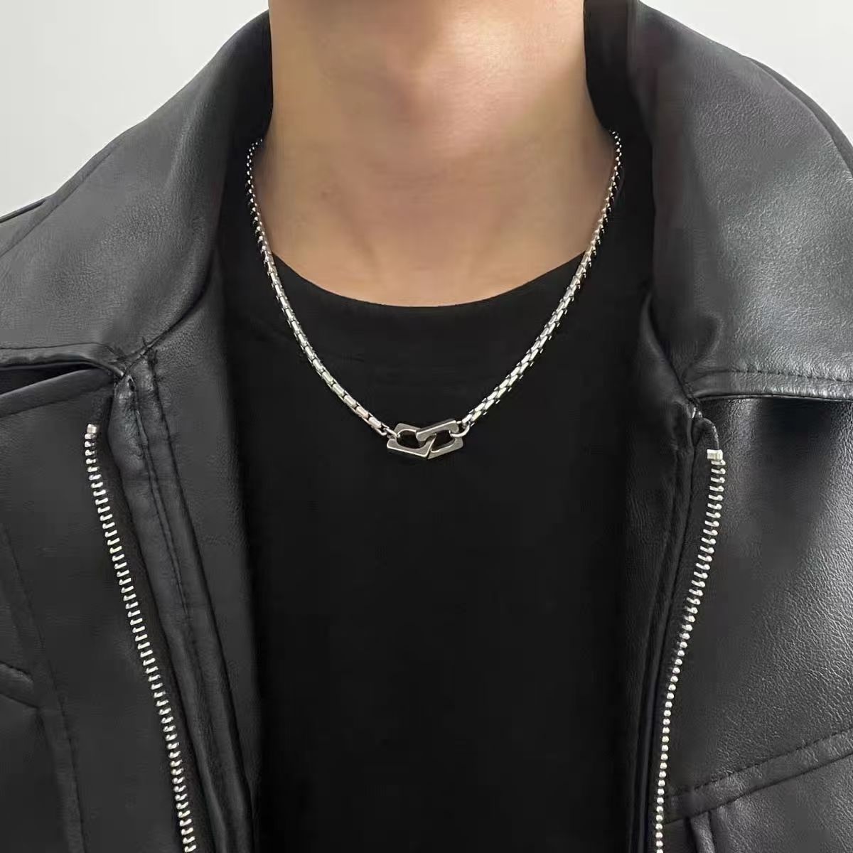 Minimalist Double Ring Buckle Titanium Steel Necklace For Men_voghion.com