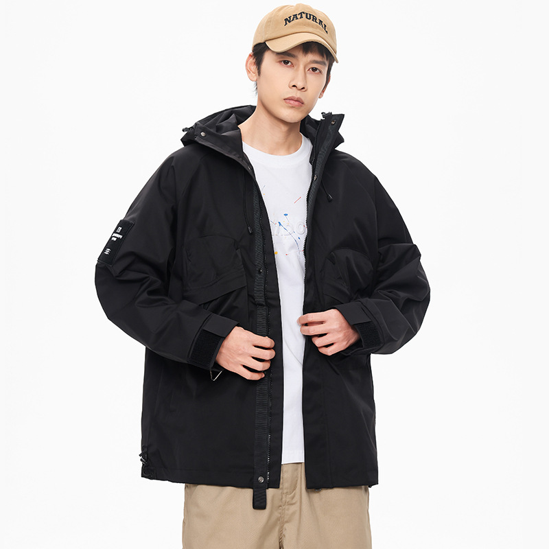 2024 chaqueta con capucha al aire libre marca de moda ropa de trabajo chaqueta de estilo de Hong Kong pareja de tres pruebas chaqueta de Montañismo hombres al por mayor