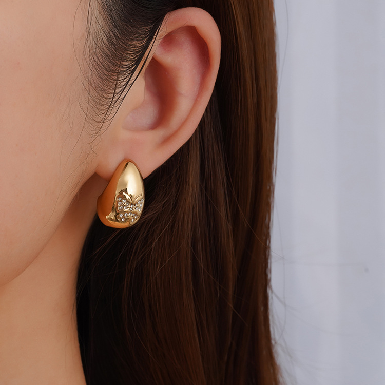 La tendencia de moda europea y americana atmosférica de acero inoxidable gota de agua mosaico de mariposa estriado pendientes de zircón para mujeres chapado 18K pendientes