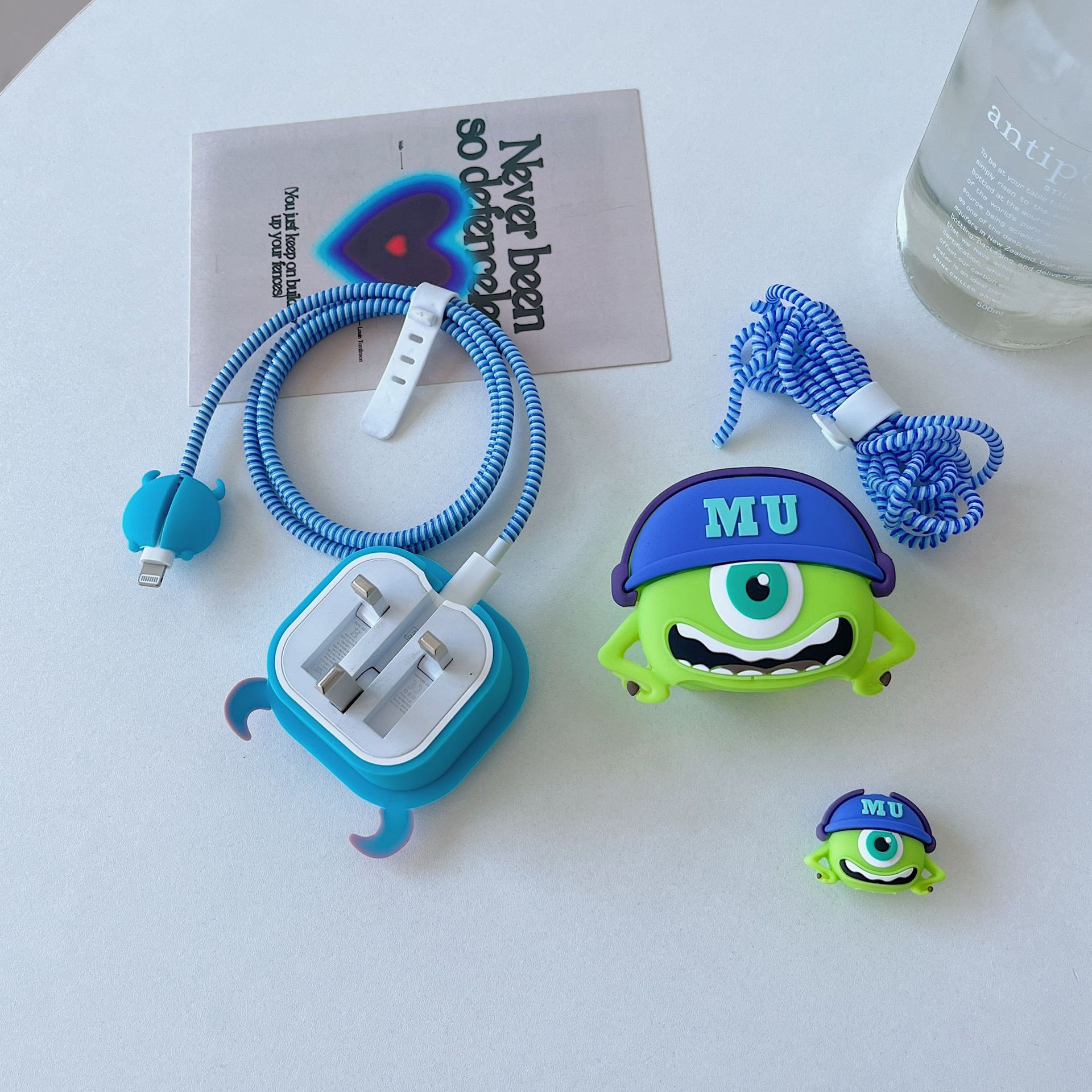 2024 nueva cubierta protectora de cabezal de carga rápida estándar británico de dibujos animados de 20W para cargador de Apple 20WPD plegable de tres enchufes