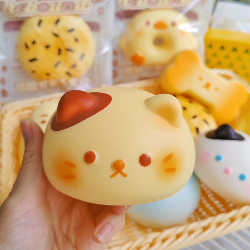 젖은/목가적인 고양이/노란색