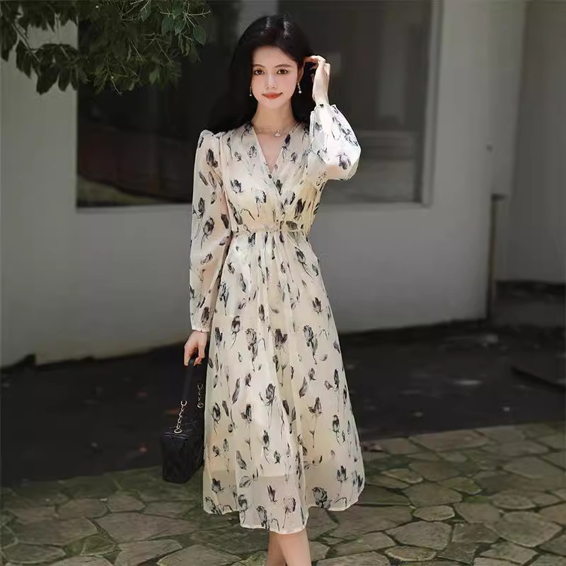 엄밀히 선정 된 메쉬 잉크 그림 하이 엔드 꽃 원피스 여성 가을 프랑스 V-목 긴 소매 하이 엔드 요정 긴 스커트