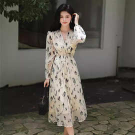 严选网纱水墨画高端碎花连衣裙女秋法式v领长袖高级感仙女长裙子