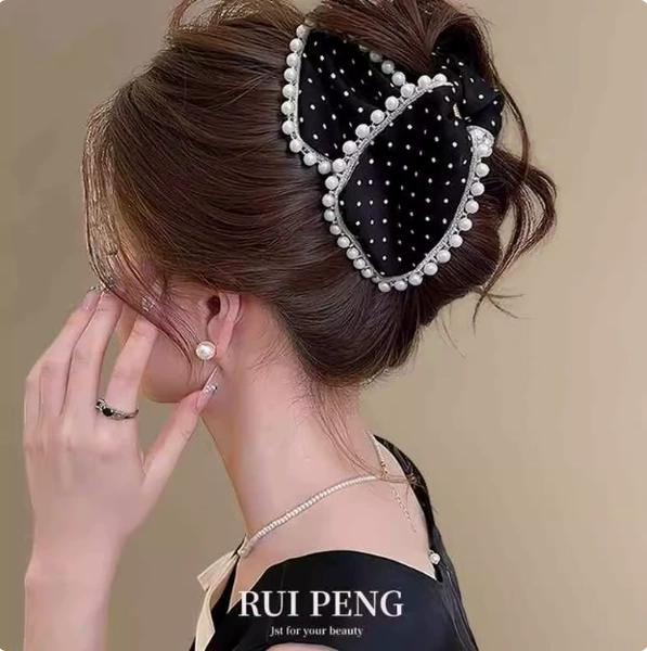 Black wave dot pearl