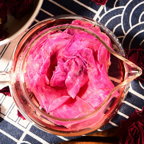 50g/bottle Yunnan Hei Hong Rose Flower Tea, rich aroma, edible flower tea, Yunnan Dian Hong Rose with golden edge petals