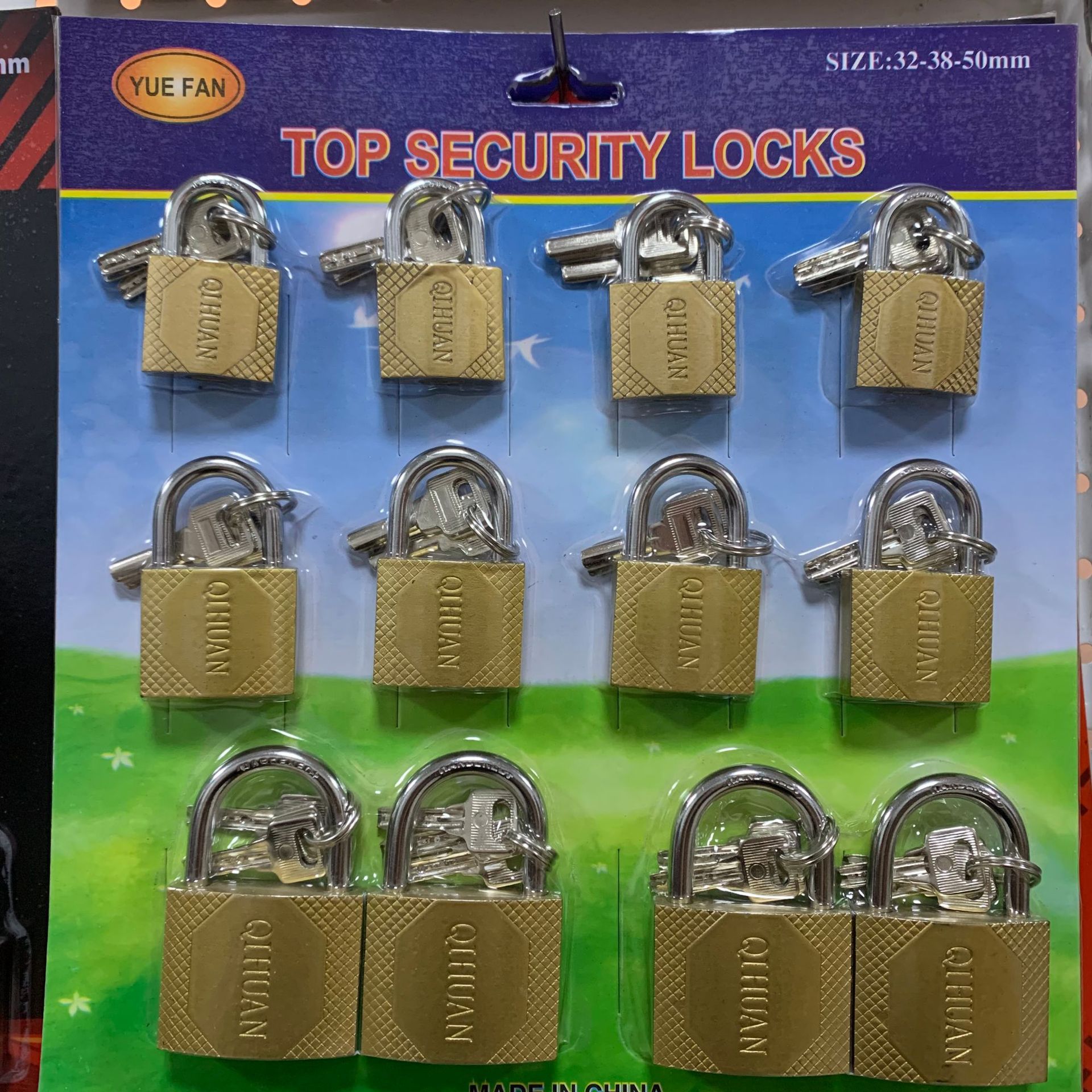 Cerradura de tarjeta de succión atómica al por mayor de fábrica Cerradura de cobre de imitación Cerradura de hierro Llave de media luna Cerradura de combinación antirrobo anti-palanca para el hogar