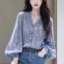 2025法式优雅绝美蓝色碎花V领长袖春秋新款超好看宽松遮肉衬衣女