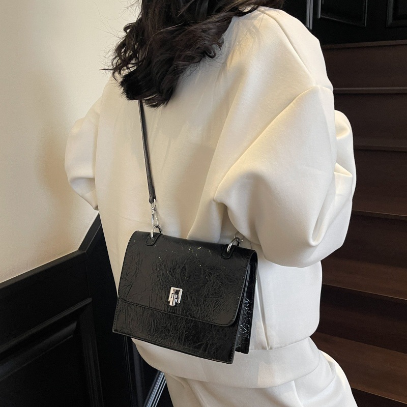 Bolso de textura transfronteriza 2025 primavera y verano nuevo bolso femenino bolso de hombro con patrón de agarre de mano de alta gama bolso de mensajero simple y versátil