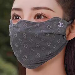 夏の日焼け止めマスクの女性の新型レースは紫外線を防ぎます。