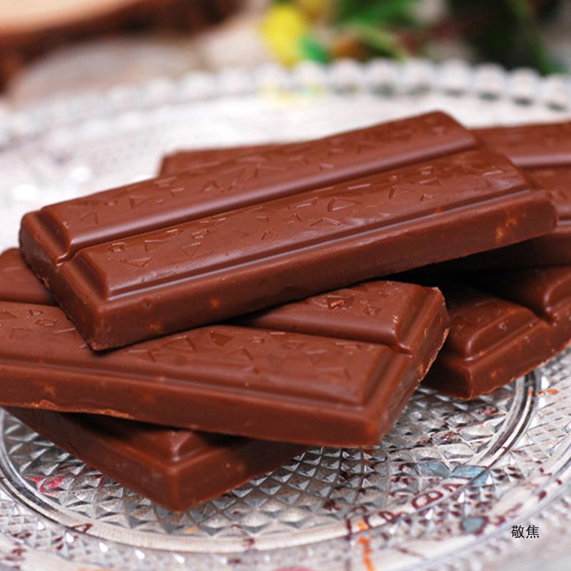 歯切れの良いお米のチョコレートの棒のサンドイッチの牛乳の歯切れの米の心の192g箱の箱の中でカジュアルな食欲を解消します。|undefined