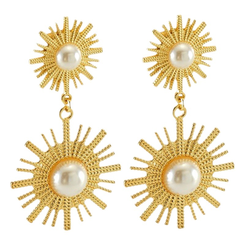 Moda europea y americana retro ronda girasol perla pendientes personalidad todo partido moda perla titanio acero chapado en oro pendientes para las mujeres