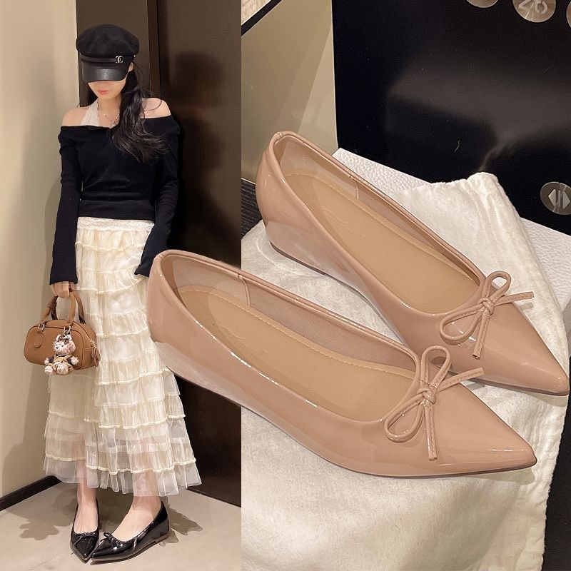 Pequeño aumento de altura de cabeza puntiaguda de boca superficial zapatos de mujer 2026 nuevo temperamento marizhen arco zapatos de mujer plano