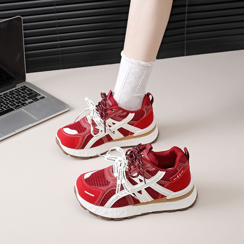 2026 primavera perezoso nuevo par de cordones de altura zapatos casuales rojos ligeros