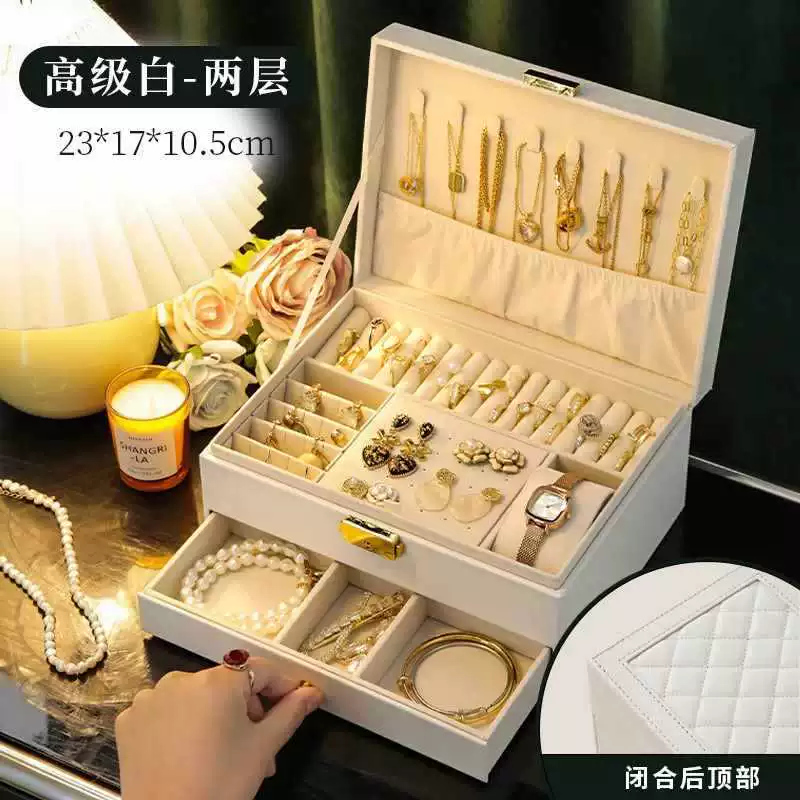 Серьги, украшения, вместительная цепь/ожерелье? но оригин: capacious necklace: вместительное ожерелье. Let's craft: