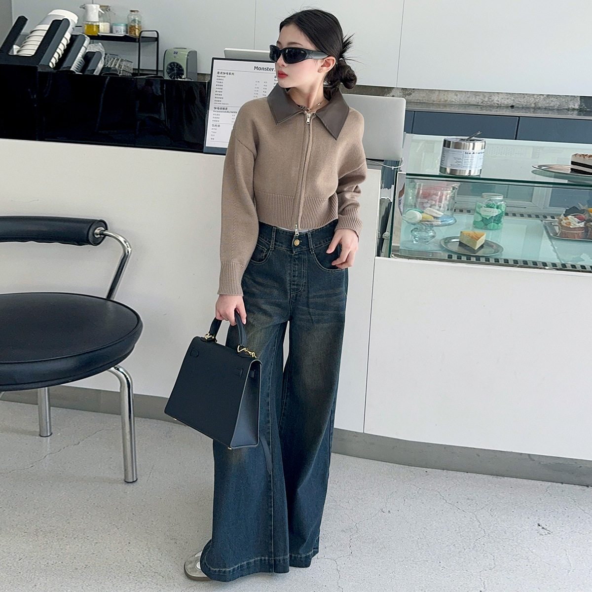 소녀 가을과 겨울 외국 스타일 세트 2024 새로운 어린 소녀의 가죽 칼라 카디건 스웨터 데님 넓은 다리 바지 투피스 세트