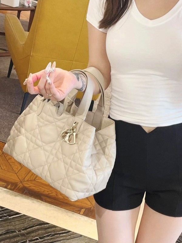 一件代发2025新款手提包女包Toujours手代女包大菱格托特包通勤包|undefined