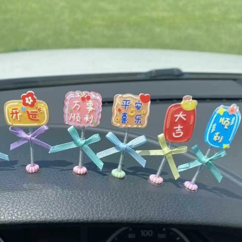 Adornos de automóviles sacudiendo la cabeza para hacer una fortuna, texto seguro y alegre, panel de instrumentos de control central auspicioso, artículos de decoración de automóviles para mujeres
