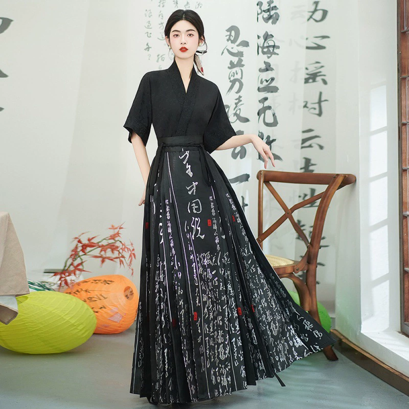 Китайский стиль, красивая черная каллиграфия улитка, ткацкая золотая конская юбка