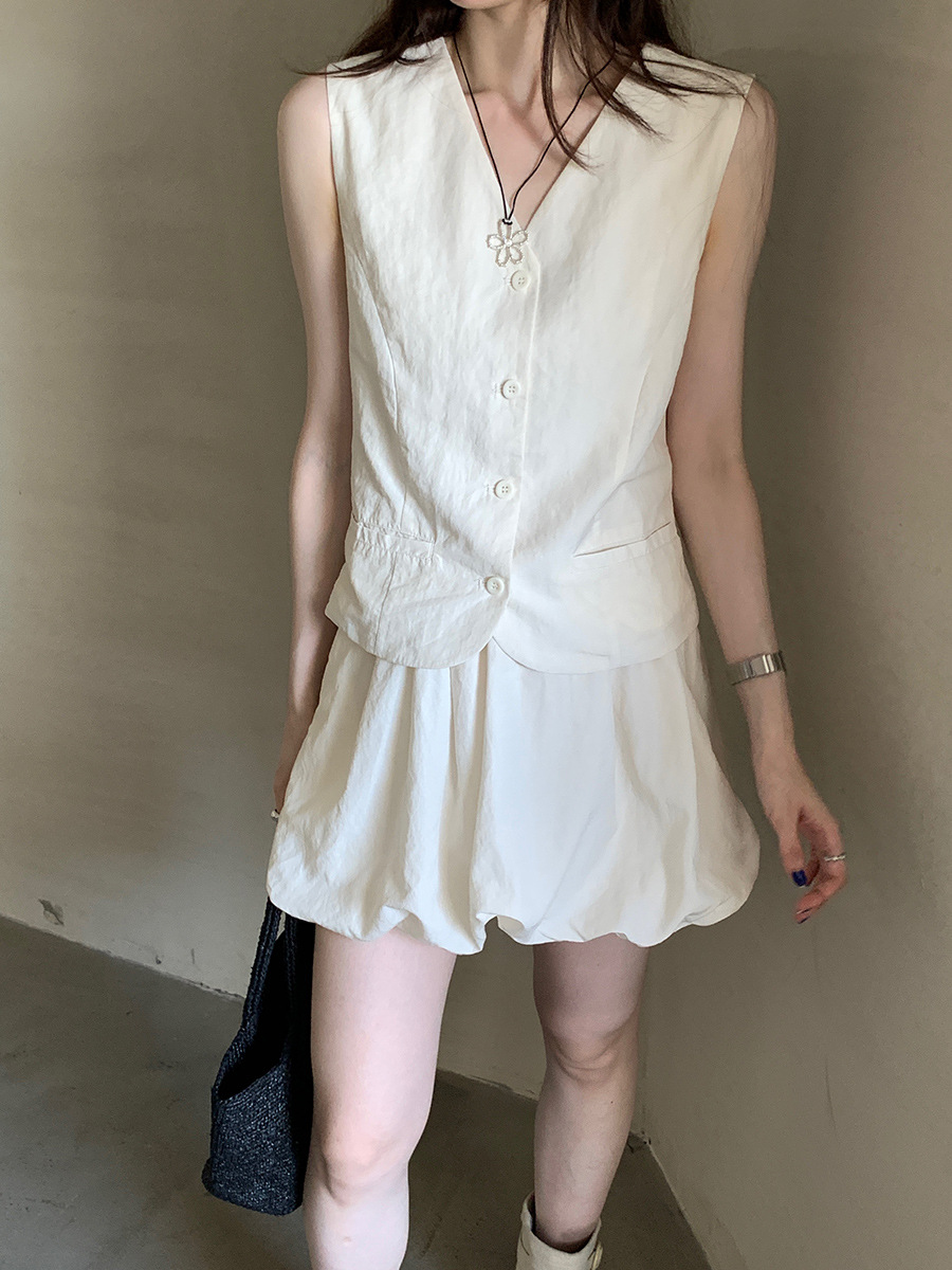 Apricot (vest)