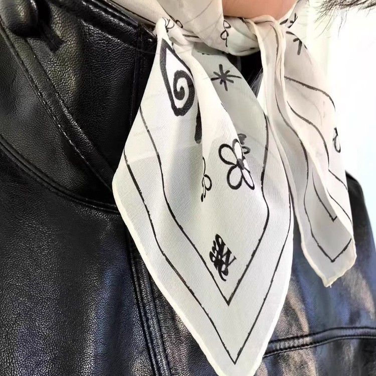 재고 있음! 디자이너 꽃무늬 그래피티 스카프, 우아한 작은 사각 스카프, 머리 스카프, 봄 여름 신작 스카프