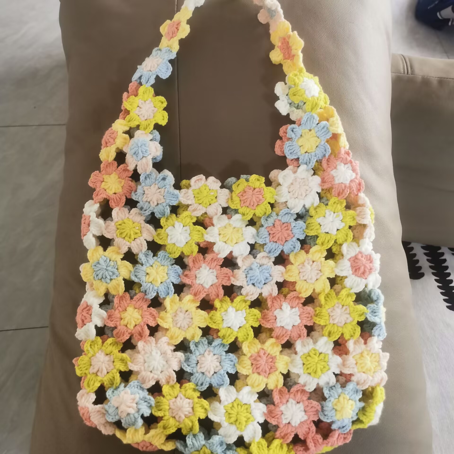 Estilo elegante y digno, ropa de gancho, bolsos de fresa, bolsos de teléfono móvil para la familia y las vacaciones. image 46