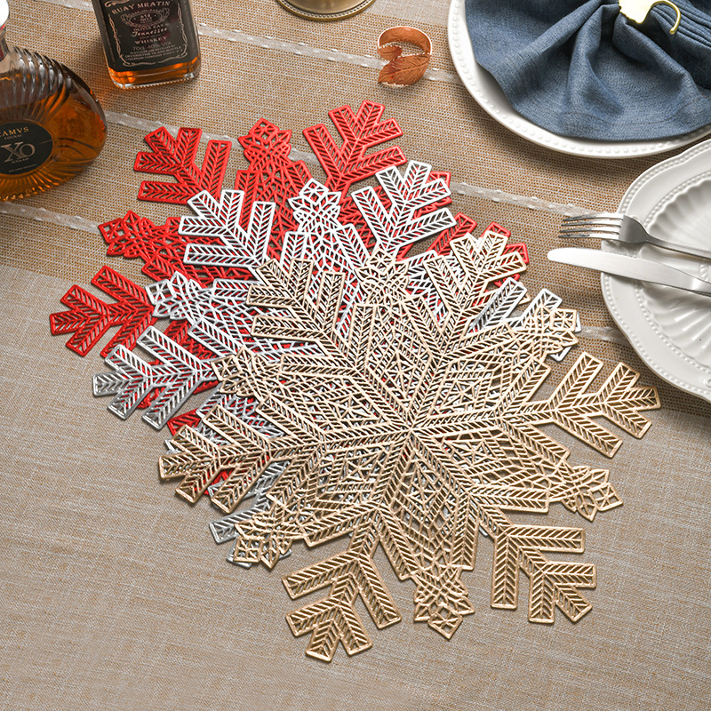 European-Style Pointed Snowflake Hollow Pvc Christmas Placemat, Ins-Style Light Luxury Gold-Stamped Heat-Resistant Mat, High-End Western Dining Mat Tableware