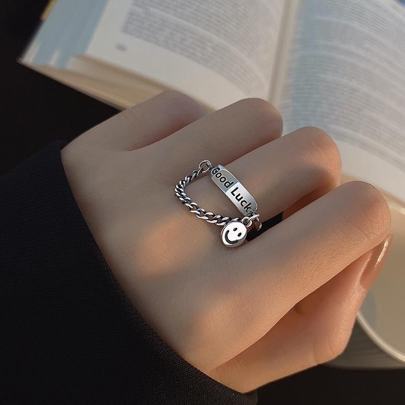 Anillo de cara sonriente Sonrisa Personalidad nicho ins Moda estilo frío hombres y mujeres pareja en línea celebridad hip hop anillo pulsera