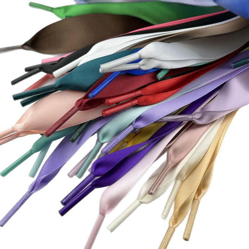 2cm широких разноцветных бело-черных однослойных полиэстеровых глянцевых шнурков для обуви