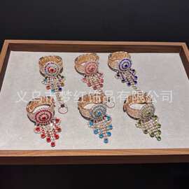 爆款新疆小羊项链时尚手镯戒指一体水钻手链舞蹈演出手背链儿童款