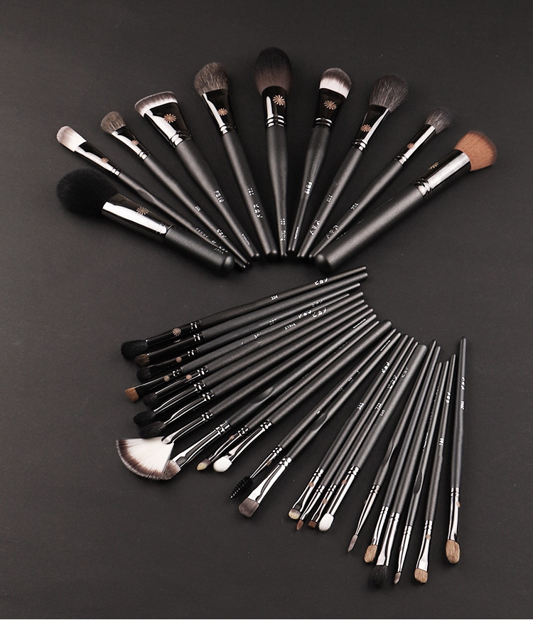 Fashion Fleece Wooden Handle Makeup Brushes display picture 2