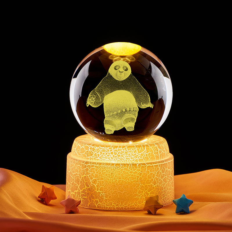 Kung Fu Panda dibujos animados bola de cristal de color 3D escultura interior luminosa cristal adornos base de madera adornos luminosos