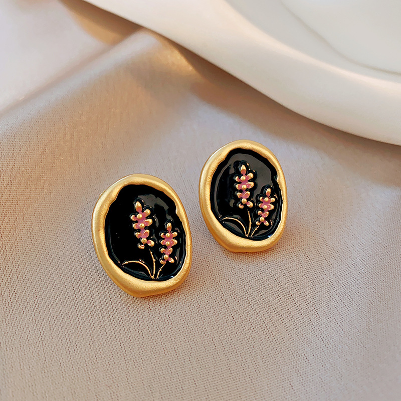 Pendientes geométricos con pliegues irregulares con cuentas de vidrio con aguja de plata Pendientes de alta calidad de temperamento negro Pendientes ligeros de lujo