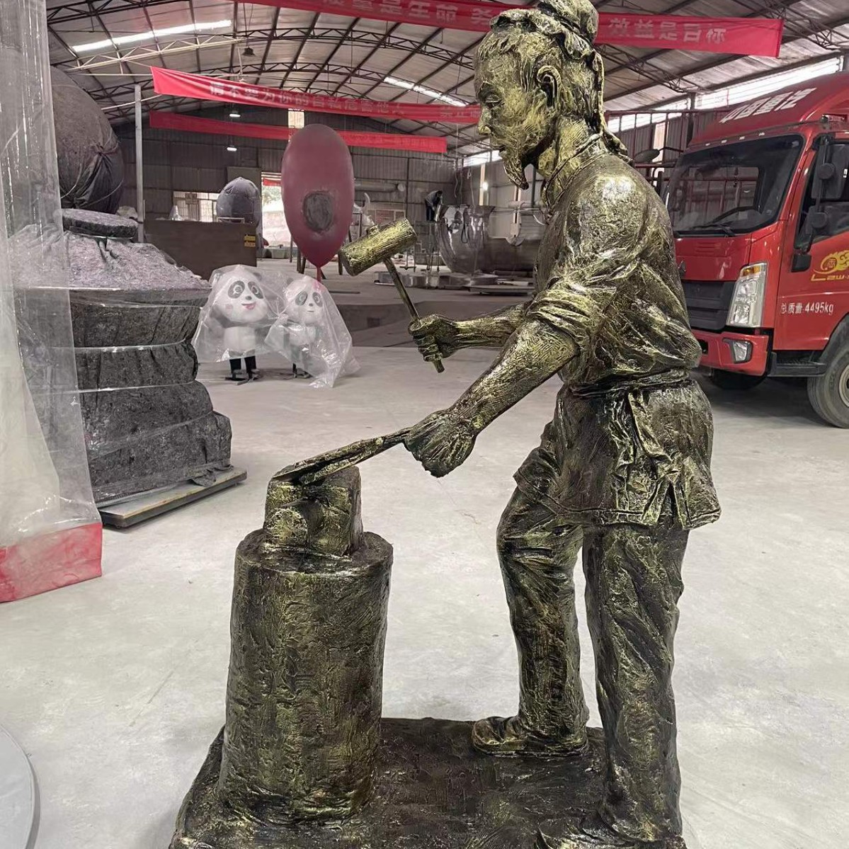 Escultura de plástico reforzado con fibra de vidrio muñeca de dibujos animados al aire libre cabeza de puerta tridimensional decoración imitación cobre fundición de cobre centro comercial jardín belleza Chen