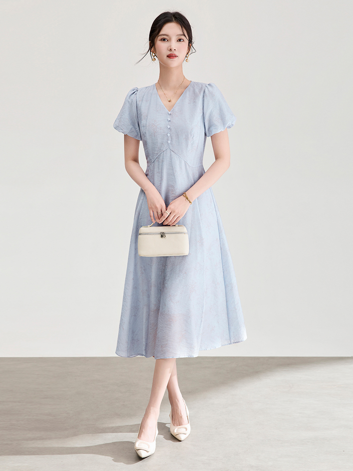 Đầm chữ A cổ V dáng suông midi họa tiết jacquard tối màu — xanh lam
