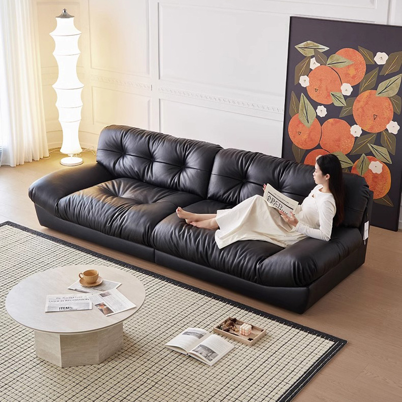 Sofá de cuero nublado italiano minimalista, sala de estar de cuero profundo, sofá perezoso para tres personas en línea.