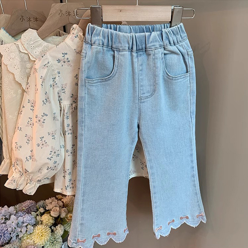Niñas de primavera 2026 nuevos pantalones de boquilla de vaqueros primavera y otoño pantalones de bebé de estilo extranjero pantalones largos