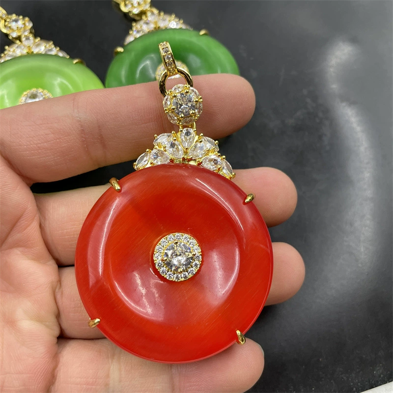 Фуксия камень инкрустированный jade, защитный амулет, пряжка, кулон, синий свитер, глаза кошки