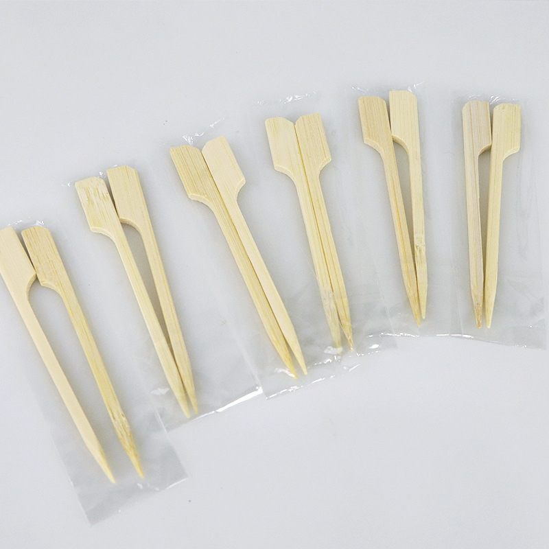 Dos piezas de brochetas de cañón de hierro, brochetas de brochetas hervidas oden, 2 piezas de brochetas de cuero blanco, palos de bambú con logo