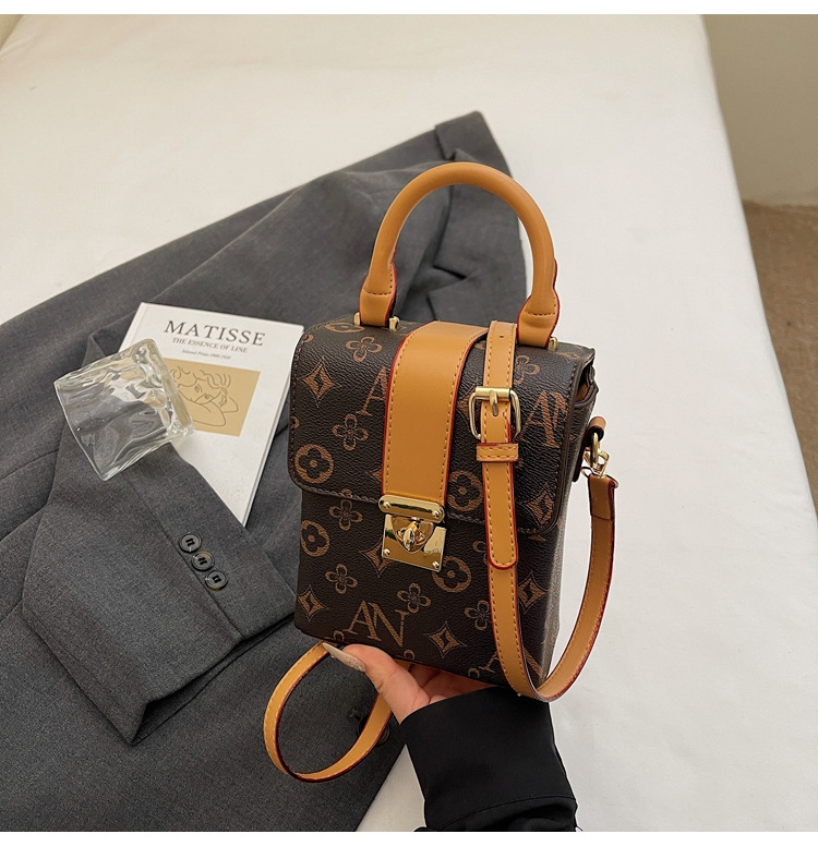 A new Korean-style versatile and simple single-shoulder crossbody bag for women in the summer of 2025, featuring a Korean-style mobile phone bag undefined