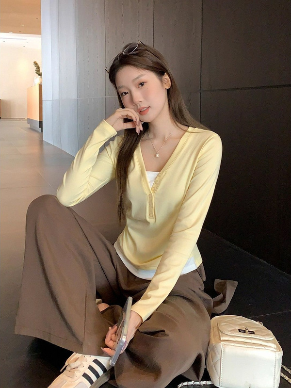 时尚减龄奶黄色假两件t恤女长袖2025早秋设计感撞色修身显瘦上衣|undefined