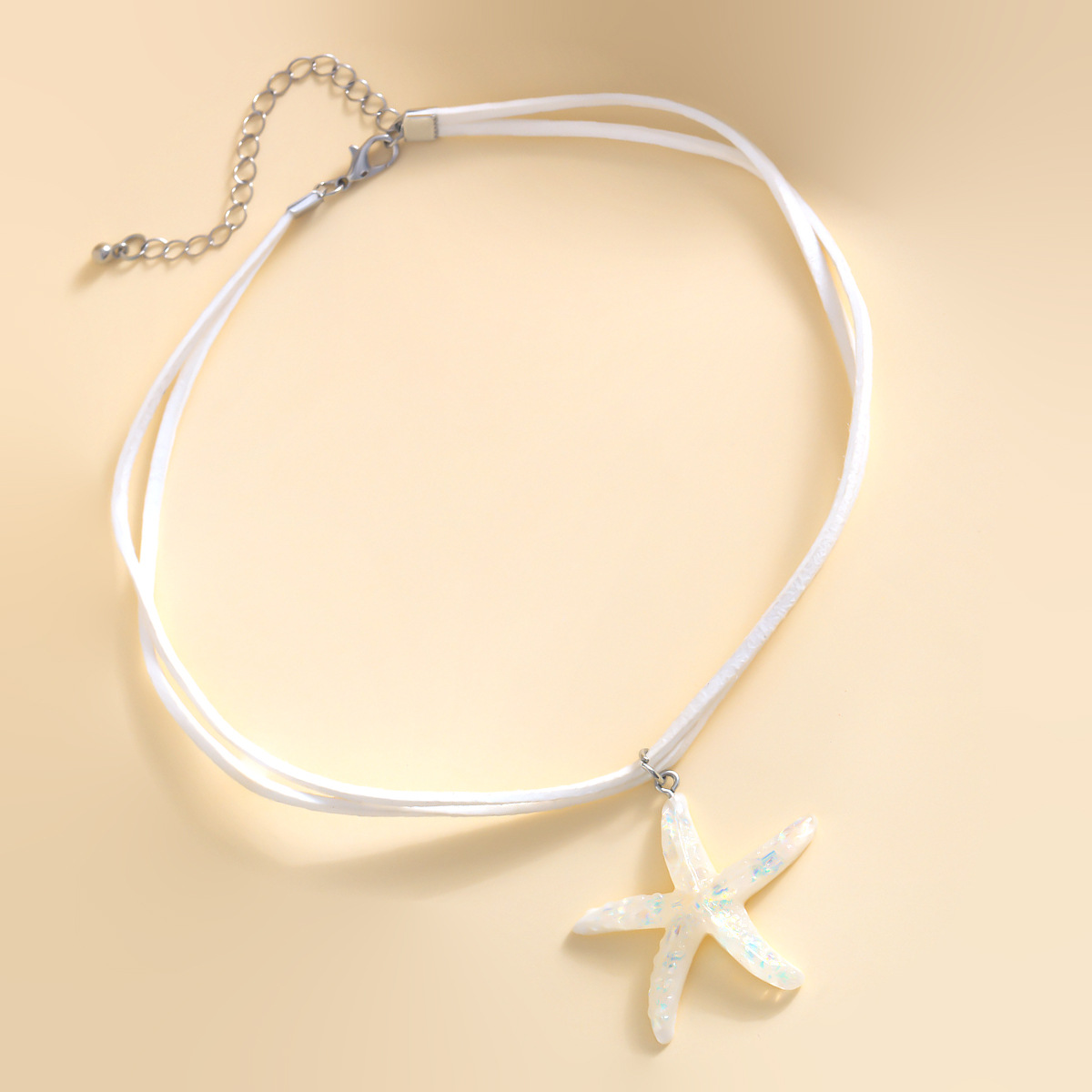 Collar en capas minimalista cadena delicada lujo discreto_voghion.com
