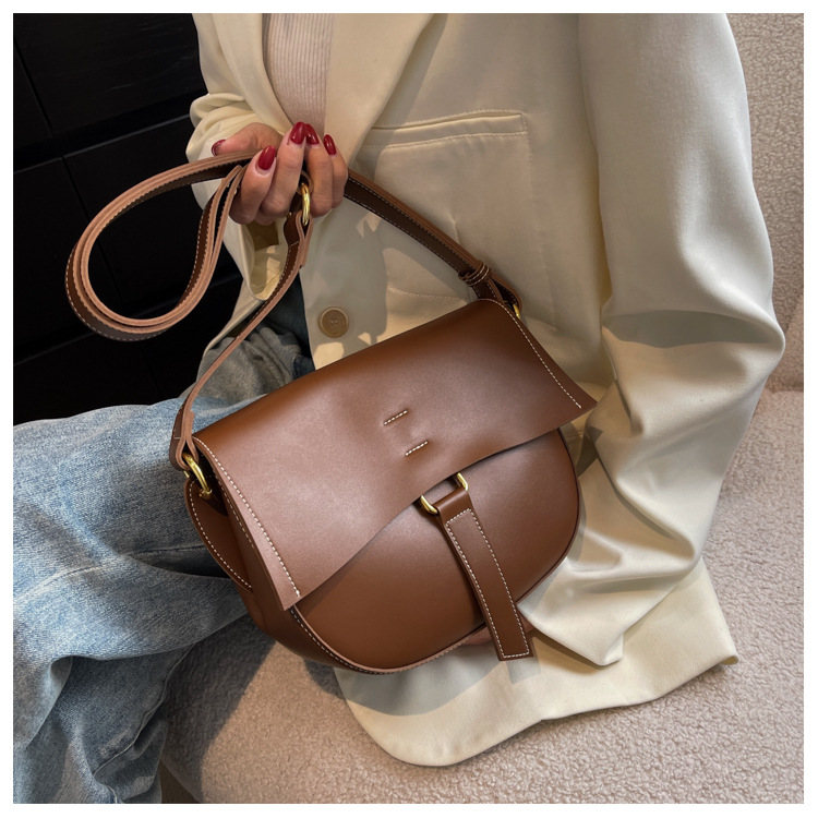 Fashion One Shoulder Messenger Solid Color Saddle Bag Wholesale display picture 3