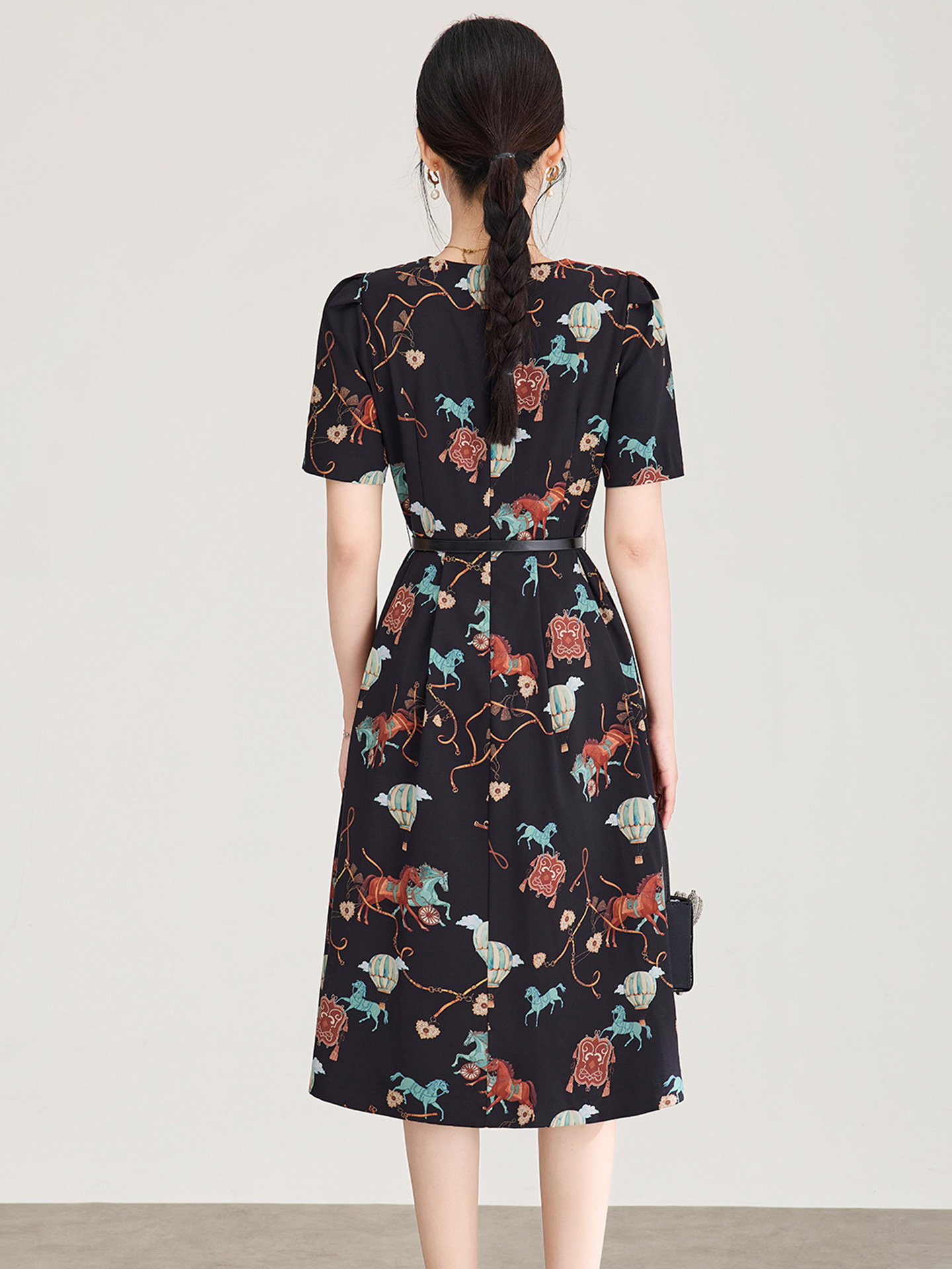 Đầm chữ A tay ngắn in họa tiết chiffon mùa hè — màu đen