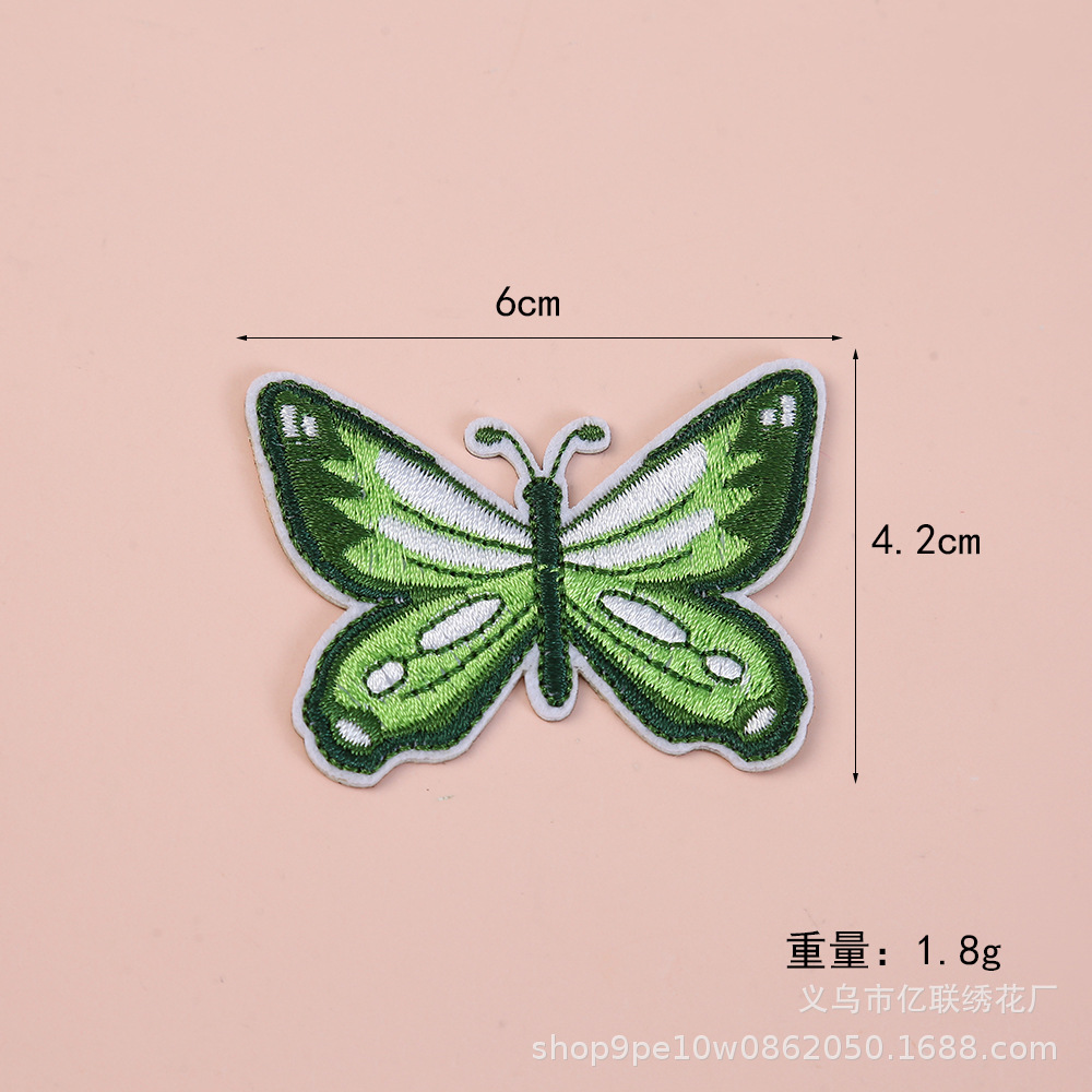 Fuente de fábrica colorida mariposa punto bordado adhesivo de tela autoadhesivo hermoso accesorios de ropa adorable adhesivo al por mayor