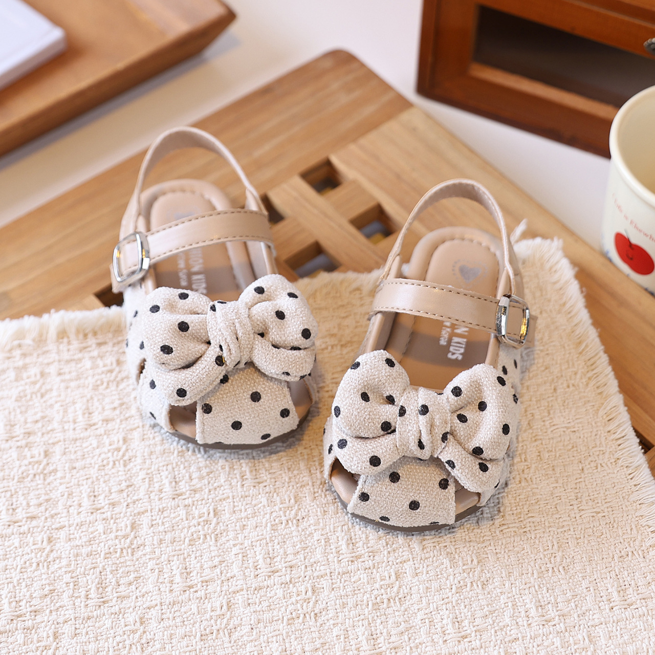 Niñas sandalias de moda versátiles de verano 2026 nuevos zapatos de princesa de estilo francés hueco zapatos casuales image 9