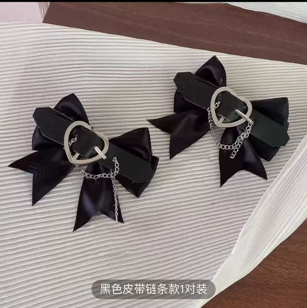 A pair of sweet and cool bows with chains (B706)