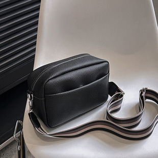 Solid color trend phone bag for leisure, shoulder bag, straps, one-shoulder bag, small bag, 2023 collection